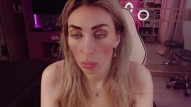 Онлайн чат XXX AnnieGOld_