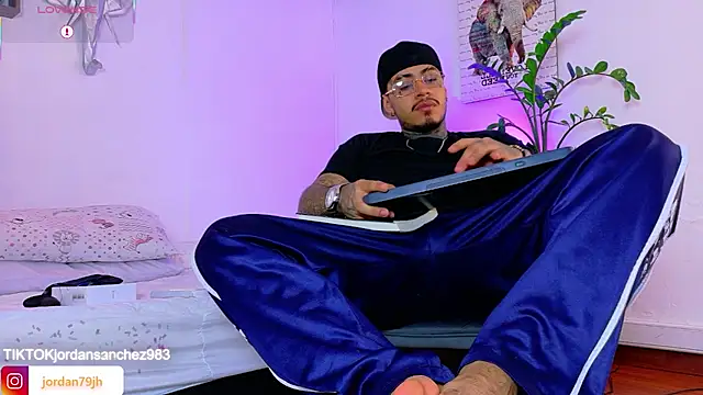 แชท XXX สดของ JordanSmiith_