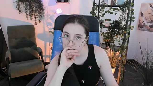 VirtuallVoyant's Live XXX Chat