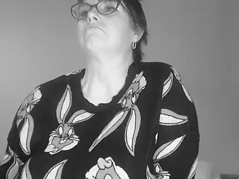SneakyMiky Live XXX-chat
