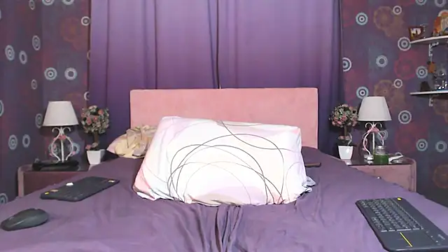 SquirtyAlice's Live XXX Chat