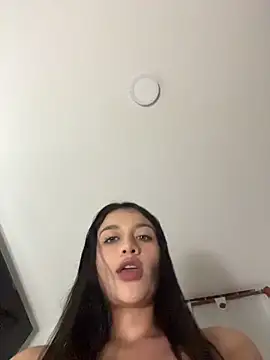 Emmily_19's Live XXX Chat