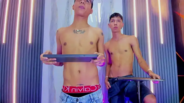 Guys_Latino_Hot's Webcam Show