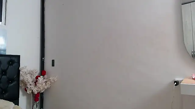 pinky_f00x's Live XXX Chat