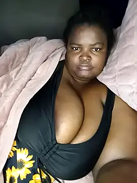 ChubbyLucia's Live XXX Chat