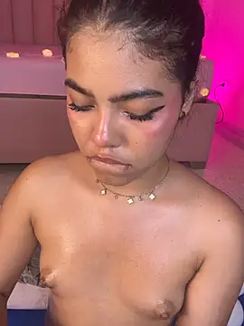 KellyOlsenbe's Live XXX Chat