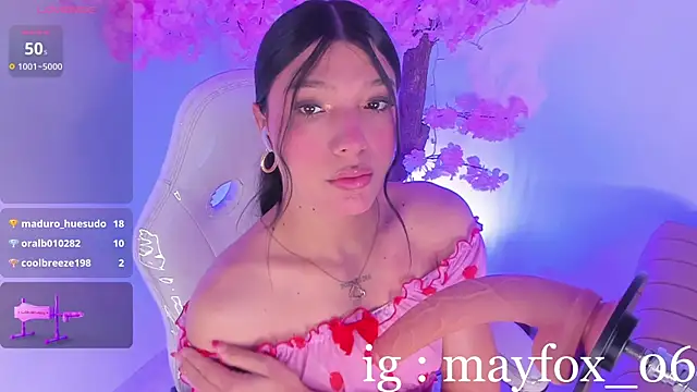 May_Fox_ Show in webcam