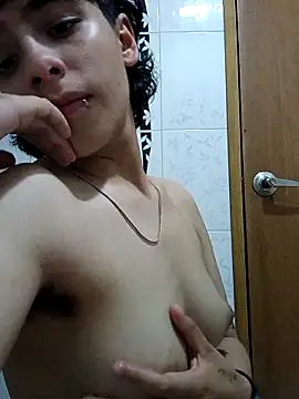 LatinHeatX22's Live XXX Chat