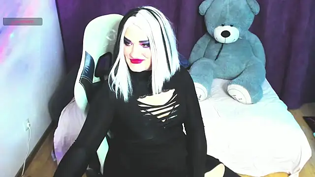 Pokazy przed kamerką – sexxx-queen