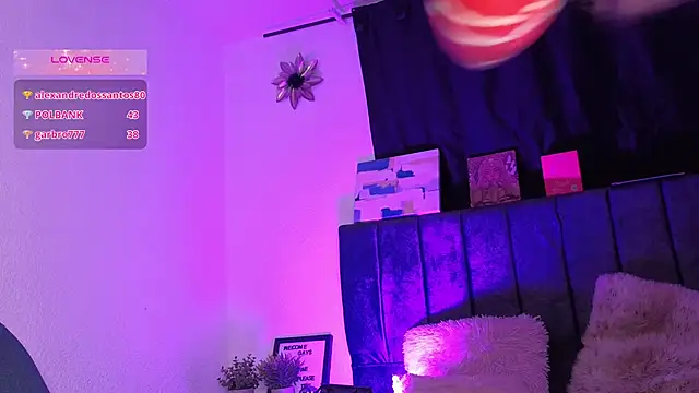 Emily_hall19 Webcam Show