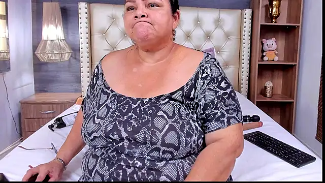 mommy_cute's Live XXX Chat