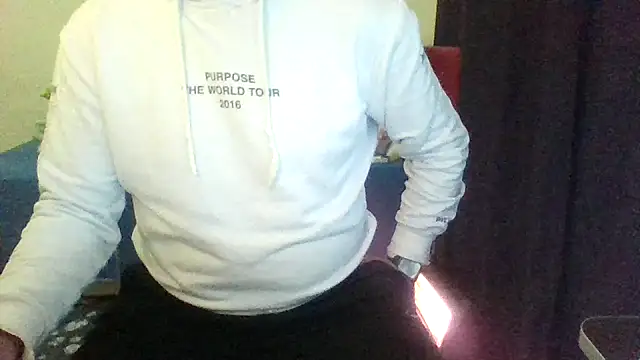 Show modela st206boy na web-kameri