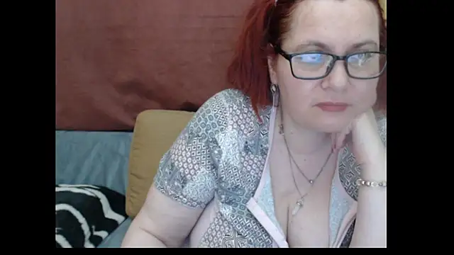 PlayfullMature's Live XXX Chat