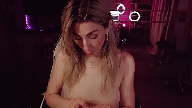 Czat XXX na żywo – AnnieGOld_