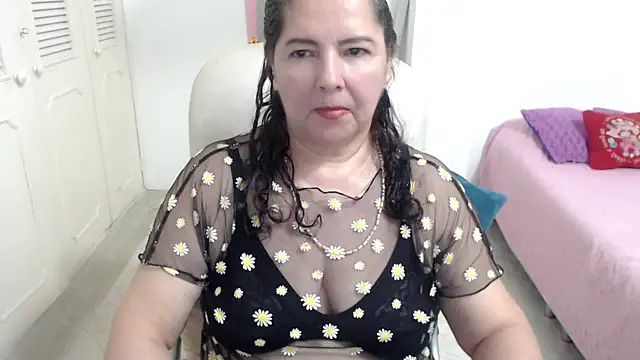 leonela_69's Live XXX Chat