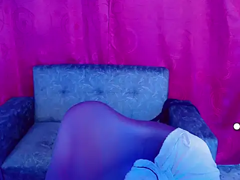 Ozzy_Valentino লাইভ XXX চ্যাট