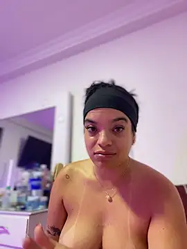 JuanitaMore01 Chat XXX in diretta