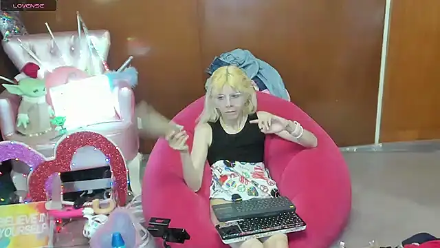 Skinygirln Live XXX chat