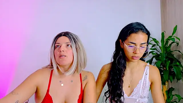 XXX chat uživo modela kimandlu