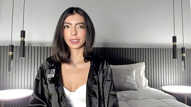 Ninaa_Rosee Chat XXX in diretta