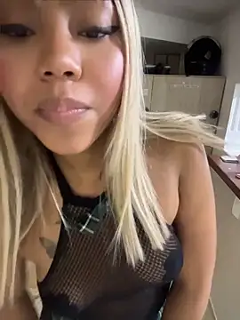 AngelaRoberts élő XXX-chatje