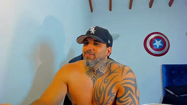 JoshRigby Show in webcam