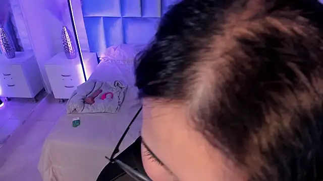 HollyPeach Chat XXX live