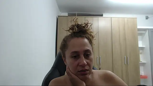 Chat XXX ao vivo de RoxanaLove9