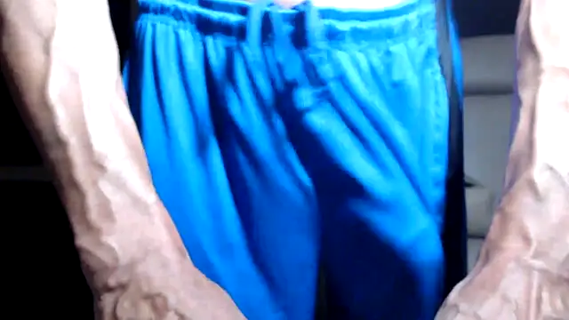ThickD2C: διαδικτυακό σόου στην κάμερα