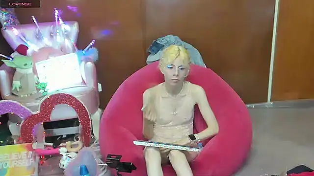 Skinygirl's Live XXX Chat