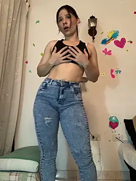 Estefani_32's Live XXX Chat