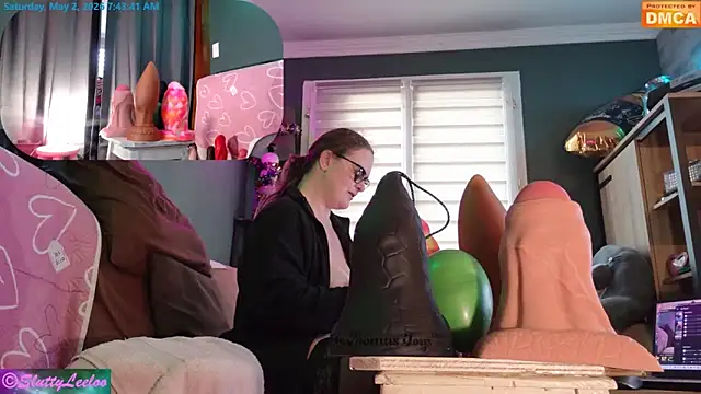 MissSluttyLeeloo's Live XXX Chat
