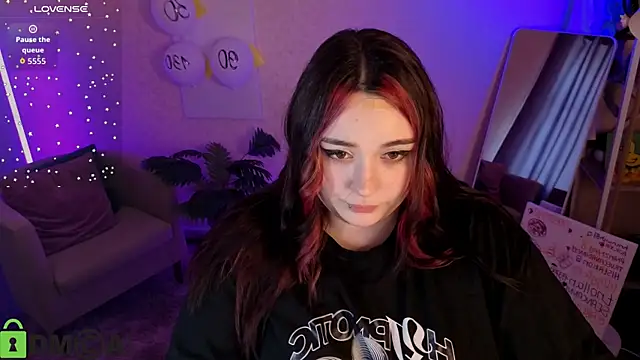 Mia_R0ss élő XXX-chatje