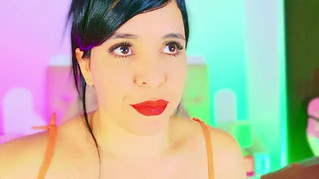 CharlootteEvans' Live XXX Chat