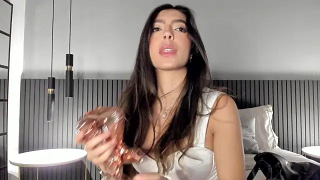 Chat +18 de Ninaa_Rosee ao vivo