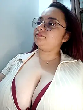 Chat XXX en directo de CURVY-HORNY