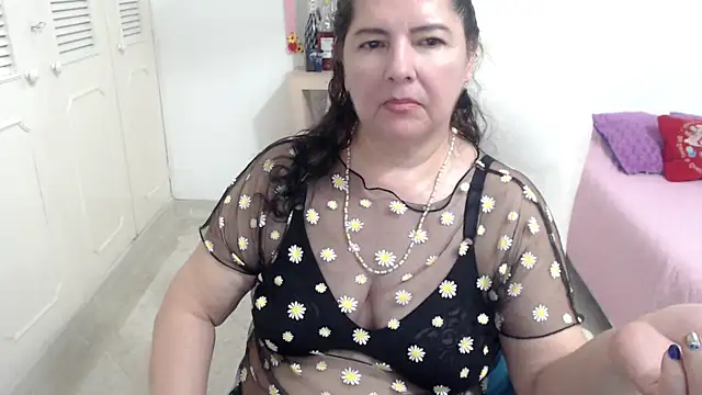 leonela_69: онлайн-секс-чат