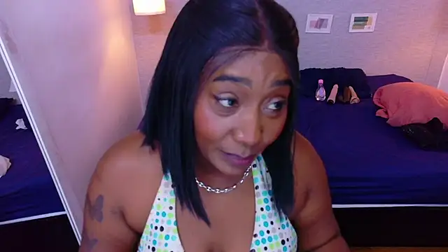 XXX chat uživo modela kiara_evanss