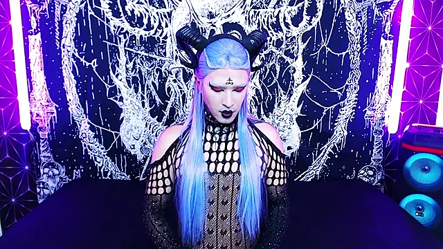 naomi_satan Adlı Modelin Canlı XXX Sohbeti