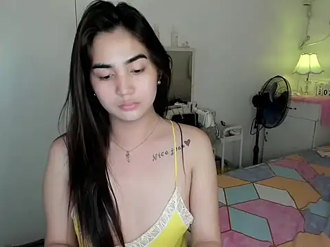 nica_doll Show in webcam
