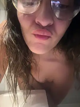 justinahallo's Live XXX Chat