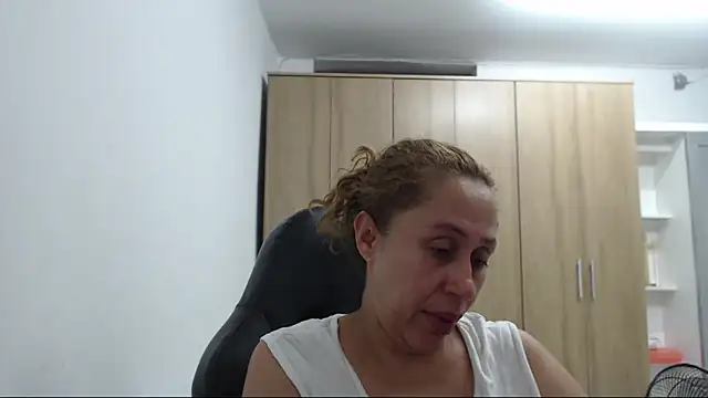 Chat XXX en directo de RoxanaLove9