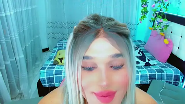 TaylorMonのライブXXXチャット