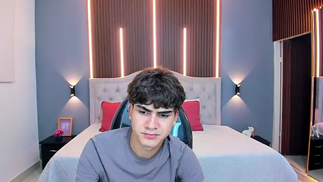 Tommy18__'s Live XXX Chat