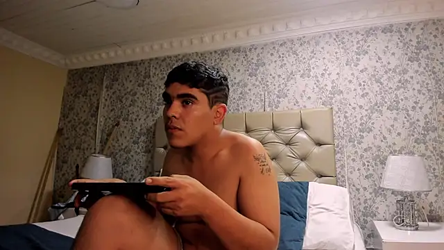 MikeHuddson Show in webcam