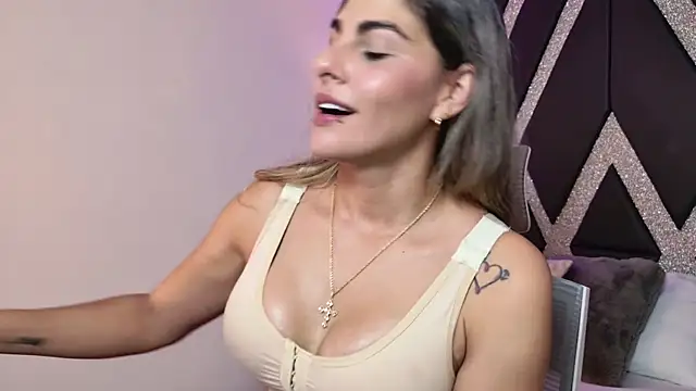 blonde_cat15 Chat XXX in diretta