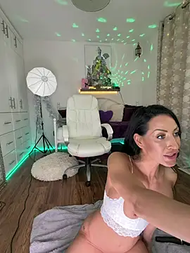 Show modela KristaCash na web-kameri