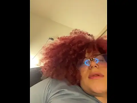 Leyah__: διαδικτυακό σόου στην κάμερα