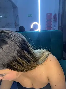 Antonella_Julieta – Live XXX-chat