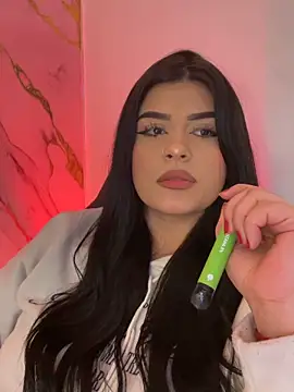 Kariina__69 Adlı Modelin Canlı XXX Sohbeti
